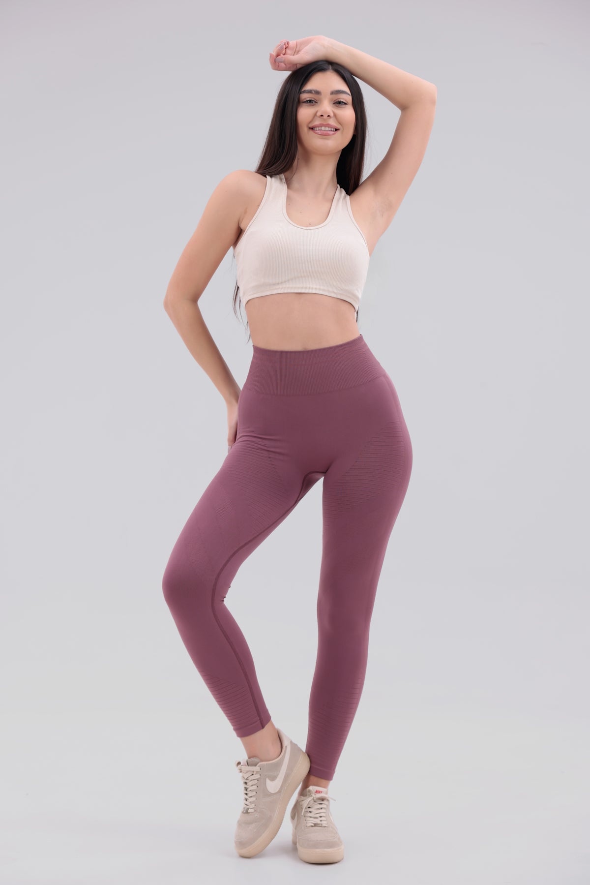 Toparlayıcı Yüksek Bel Seamless Spor Tayt – Push Up Etkili & Nefes Alabilir