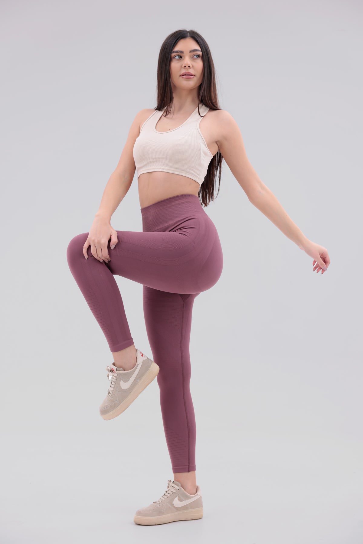 Toparlayıcı Yüksek Bel Seamless Spor Tayt – Push Up Etkili & Nefes Alabilir